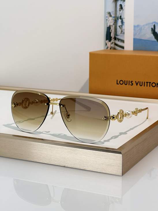 Picture of Louis Vuitton Sunglasses _SKUfw81854758fw